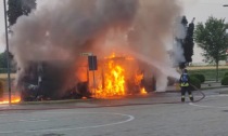 Paura a Sulbiate, autobus avvolto dalle fiamme