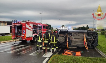 Si ribalta con l'auto,  ferito un 60enne