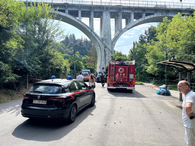 Gesto disperato:  un giovane si getta dal ponte Realdino