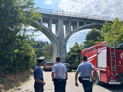 Carate, si getta dal ponte Realdino