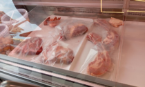 Nessuna indicazione sulla carne in vendita e frigorifero ko: maxi multa