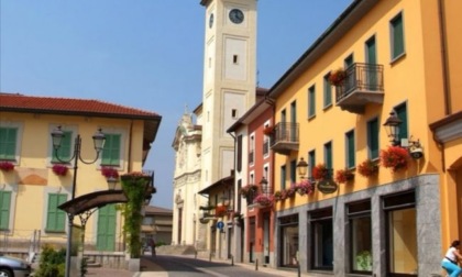 Le panchine cittadine riprendono vita grazie ai ragazzi della Cooperativa Il Seme