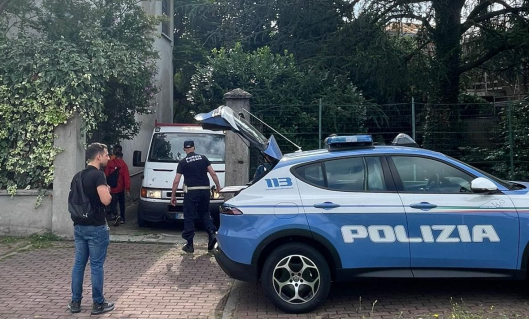 Allontanata la famiglia con figli minori che ha occupato uno stabile sfitto