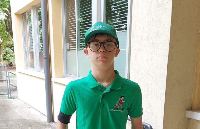 Cristian discute una tesina sul golf inclusivo