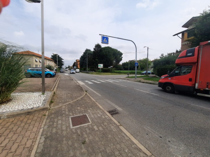 Travolta da una moto a Limbiate, donna di 58 anni muore in ospedale