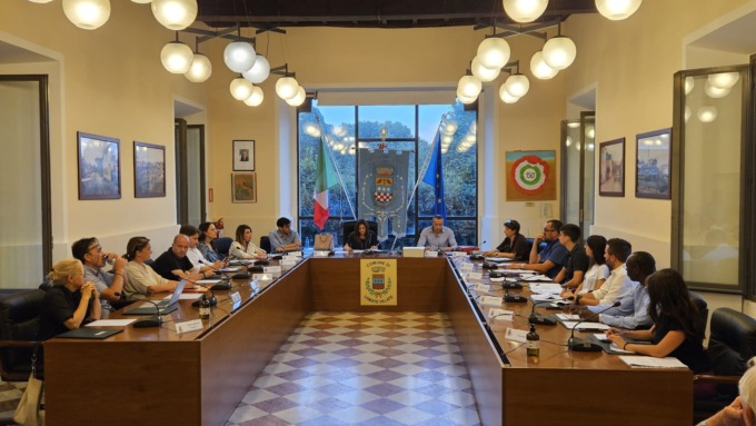 Usmate Velate, centrodestra durissimo in Consiglio comunale: “Sindaco, per noi lei non rappresenta il Comune”