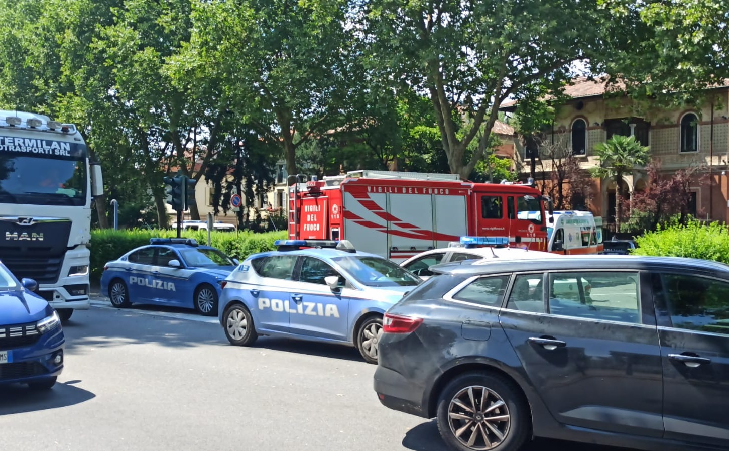Monza incidente mortale viale Battisti pompieri vigili del fuoco