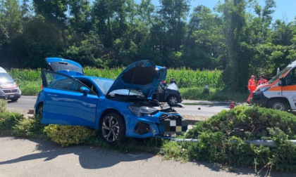 Scontro tra due auto: a Vimercate Vigili del fuoco e ambulanze