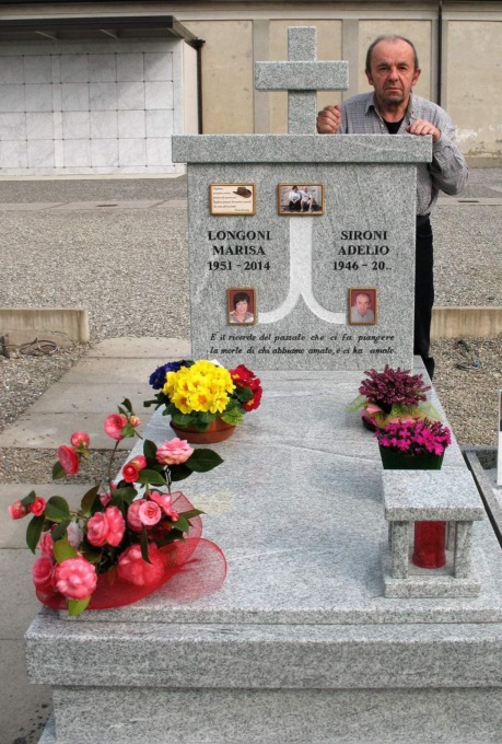 Ha già preparato la sua tomba al cimitero, ma è vivo e vegeto