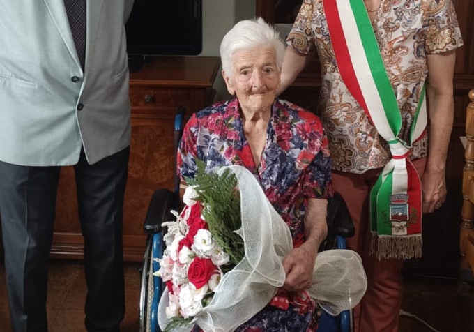 Camparada in festa per i 103 anni di nonna Giulia