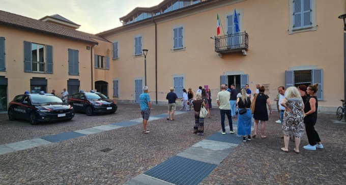 “Usmate-gate”: Consiglio infuocato, contestazioni dentro e fuori dall’aula