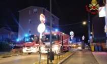 Scoppia un incendio in un sottoscala: famiglia con neonato salvata dai Vigili del fuoco