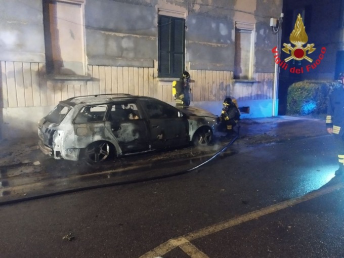 Auto a fuoco, Vigili del Fuoco a Cesano Maderno