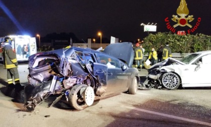 Scontro tra due auto in Milano-Meda: sei persone coinvolte