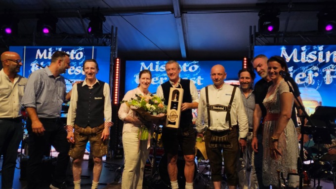 Il Console tedesco Susanne Welter ospite d’onore alla Misinto Bierfest 2024