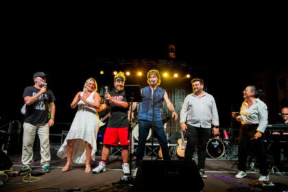 Ronn Moss a Desio canta in italiano, per il pubblico “performance indimenticabile”