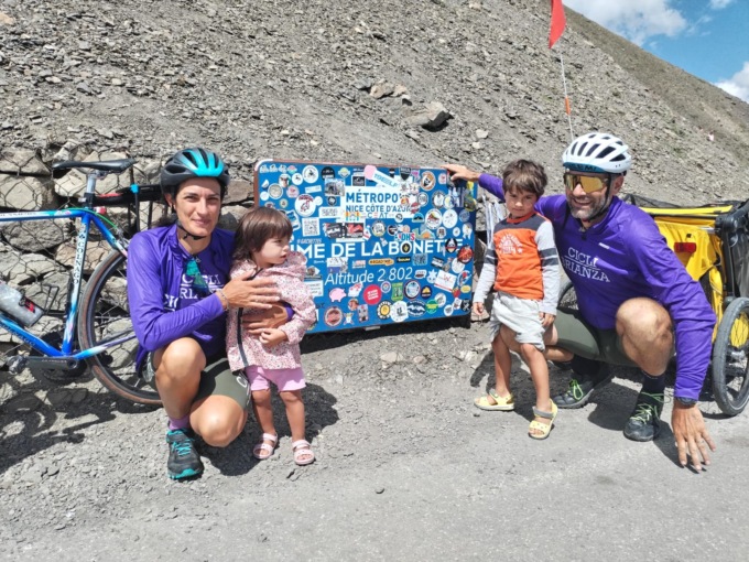 In bicicletta hanno percorso oltre 500 km sui passi più alti della Francia meridionale