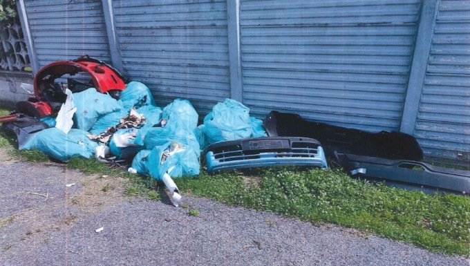 Paraurti e rifiuti scaricati a Bovisio, denunciato un carrozziere