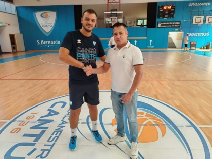 L'assessore allo sport Marco Mastrandrea con il coach Nicola Brienza