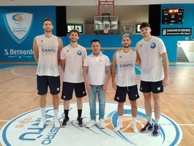 La Pallacanestro Cantù si allena al PalaPrealpi