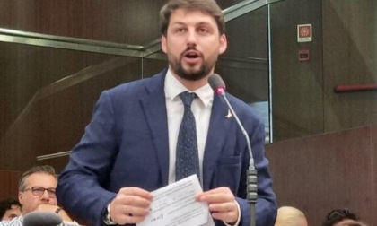 Besana, il dottore del Pd attacca la gestione della sanità lombarda. La Lega: «Trasferisciti in Campania da De Luca...»