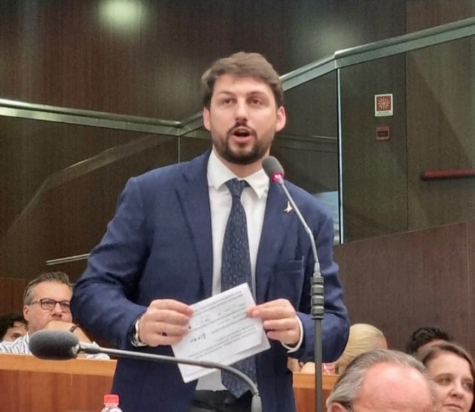 Besana, il dottore del Pd attacca la gestione della sanità lombarda. La Lega: «Trasferisciti in Campania da De Luca…»