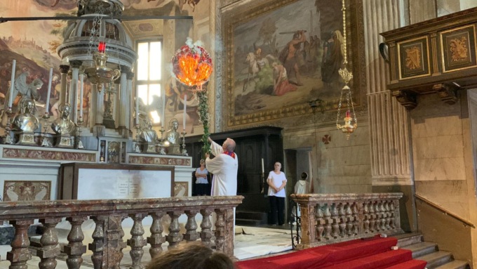 Santo Stefano, la tradizione continua a bruciare