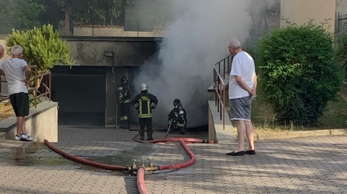 Ferragosto di fuoco a Triuggio, l’intervento dei pompieri salva la situazione
