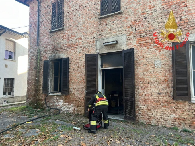 Fiamme nell’ex museo dei Carabinieri di Arcore
