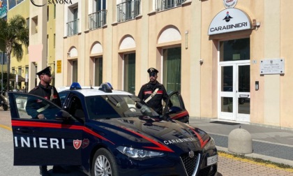 Guardiano notturno accoltellato in spiaggia: arrestato un 19enne di Varedo