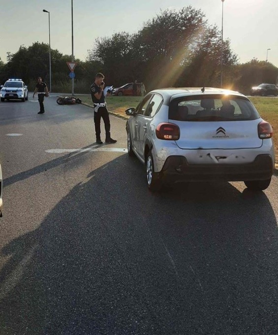 Scontro auto-moto, 19enne sbalzato sull’asfalto