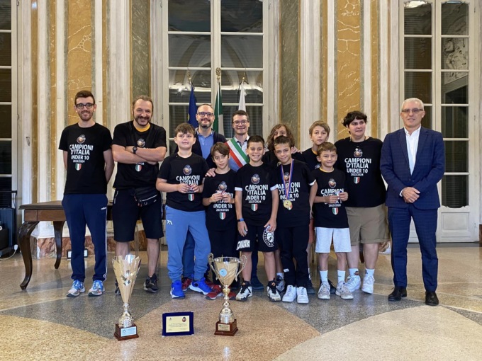 Il sindaco riceve i piccoli campioni d’Italia di basket