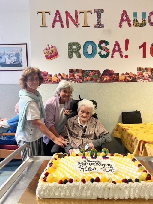 Festa per i 102 anni di Rosa alla Rsa San Francesco di Nova Milanese