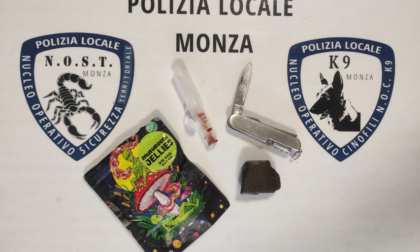 Studente sul bus con hashish e coltellino