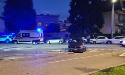 Maxi carambola tra auto davanti alla caserma dei carabinieri, Pd all'attacco