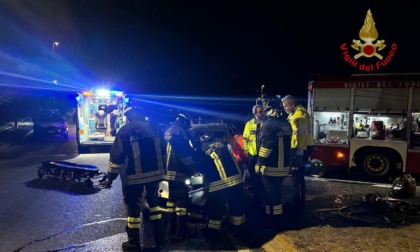 Incidente tra due auto, una persona liberata dai Vigili del Fuoco