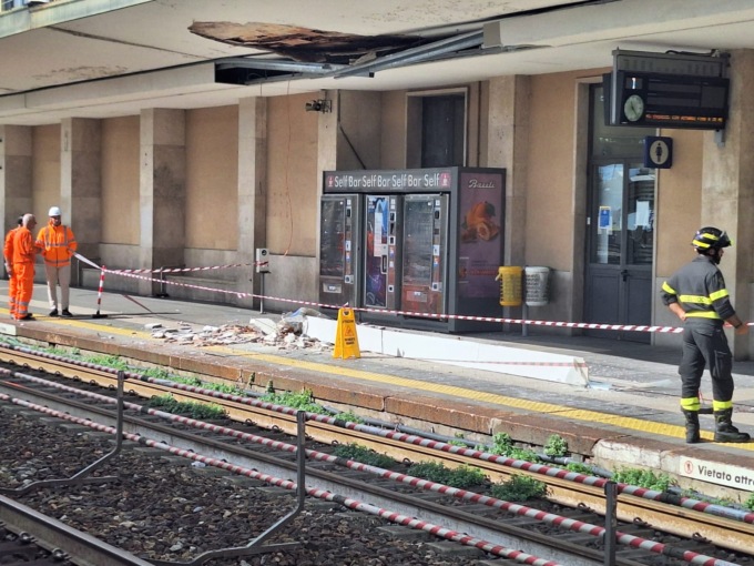 Crolla una pensilina in stazione a Monza: circolazione interrotta verso Milano, Bergamo e Lecco