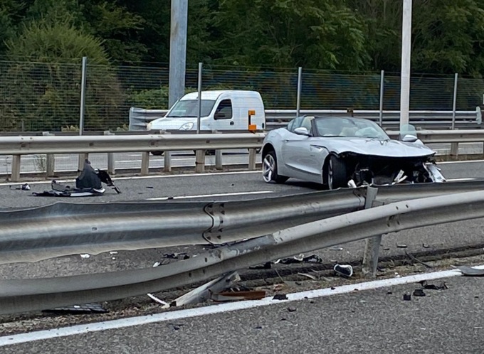 Auto in testacoda in Tangenziale Est: strada chiusa in direzione Milano
