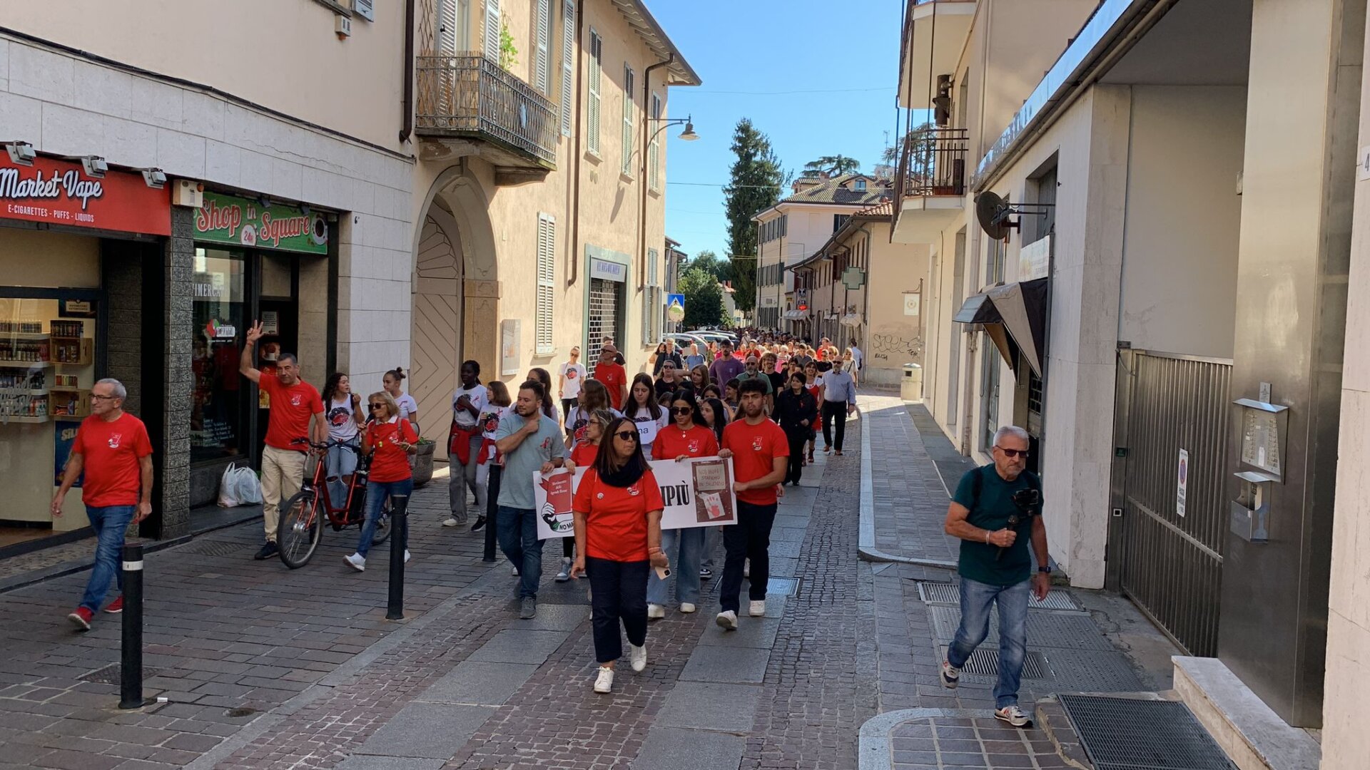 Vimercate marcia contro violenza donne agende rosse