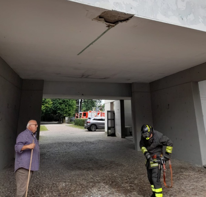 Crepa nel soffitto del cimitero, il consigliere Trenta chiama i Vigili del Fuoco