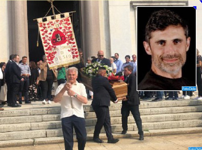 L’addio a Diego Lops tra commossi ricordi, applausi e le note dell’Hallelujah