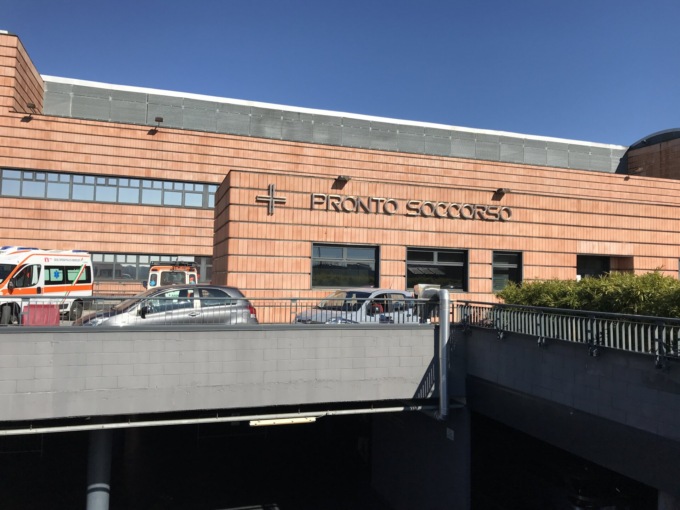 Aggredisce medico e infermiere e semina il panico in Pronto soccorso