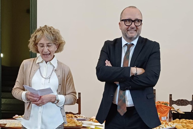 Va in pensione la storica ragioniera del comune e… catechista del sindaco