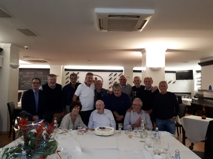 Il maestro incontra gli alunni degli anni ‘60