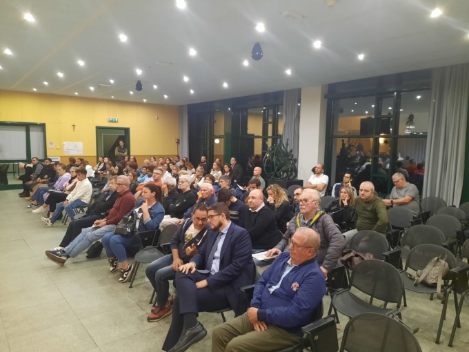 Mensa scolastica: confermati gli aumenti, apertura su riduzioni per chi ha più figli (ma non subito)