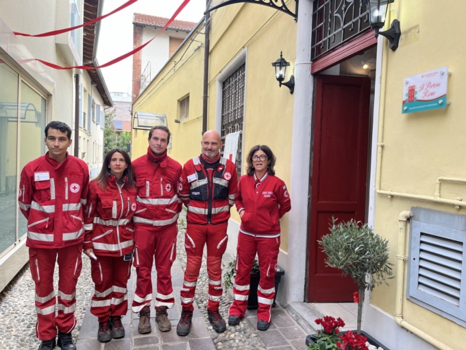A Villasanta apre il “Portone Rosso”, un orecchio teso verso i bisogni della comunità