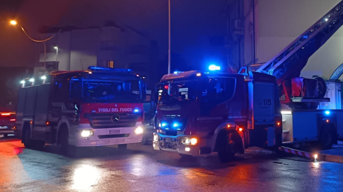 Incendio nel condotto di aspirazione del ristorante
