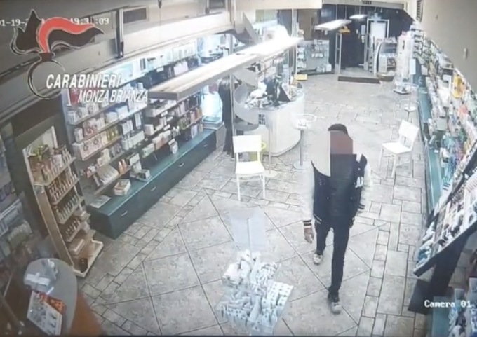 Traffico di farmaci oppiodi ottenuti con ricette mediche false: 8 arresti