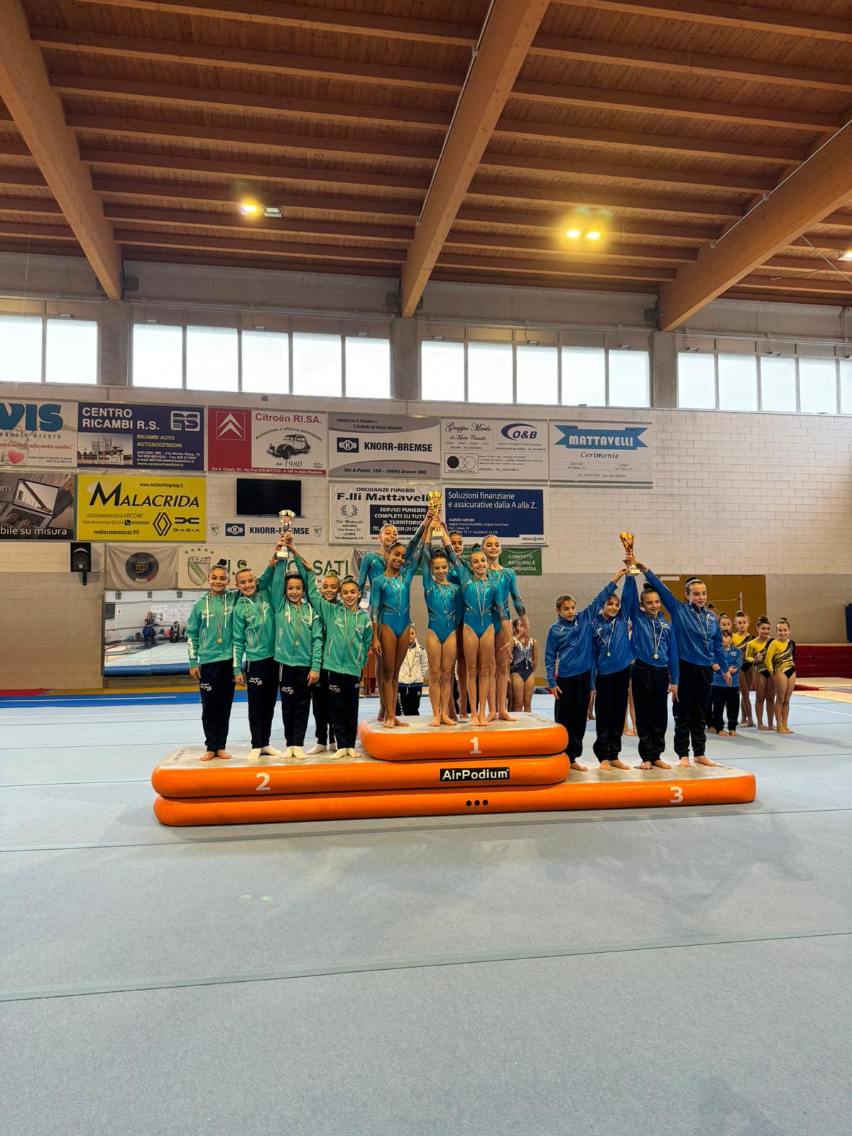 Foto-2-Podio squadra Gold 1 – seconde classificate