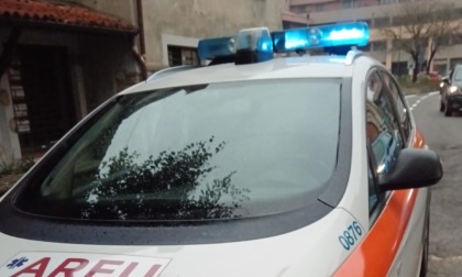 Malore mentre cammina in strada, 77enne in gravi condizioni